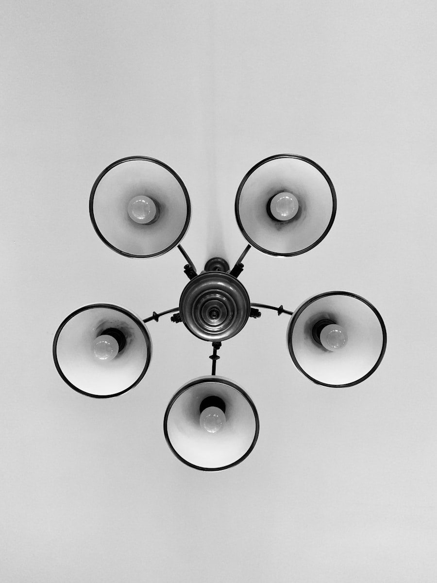 Photo "Industrial metal disc chandelier suitable for loft space"