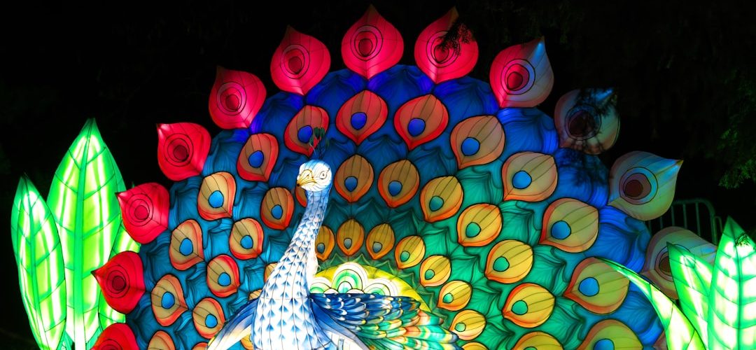 Photo Colorful animal-themed lamp