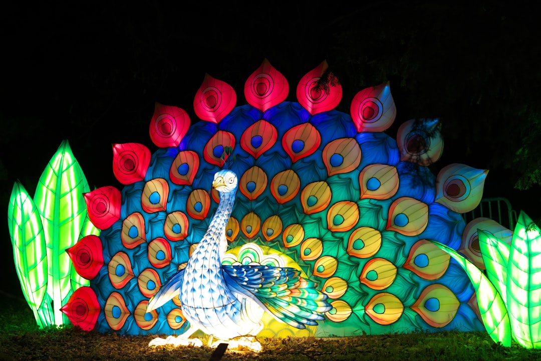 Photo Colorful animal-themed lamp